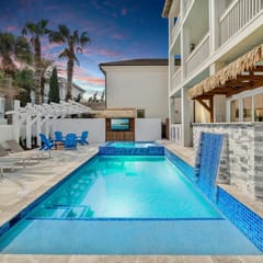 Vast Cay Castle with Private Beach and Game Room