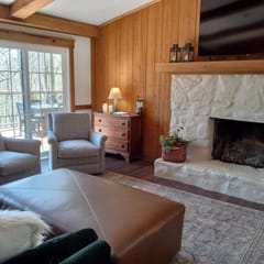 Adorable comfort on 2 acres close to hiking trails