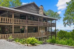 Logs of Luxury Cabin - Golfers Dream - Image 2