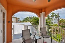 Hibiscus Hideaway B - Top Floor Unit - Image 2