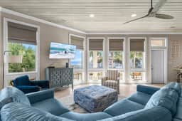 Belleza Del Mar with Game Room and Lakefront Pool - Image 4