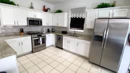 Spacious, Modern and clean pool home with spa! - Image 4