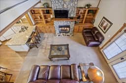 Beautiful Lofted Condo, Centrally Located - Image 2