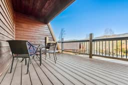 Beautiful Lofted Condo, Centrally Located - Image 3