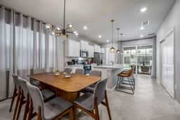 Beautiful 5BR ~ Windsor Cay ~ Near Parks - Image 2