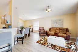 Open Plan 4 Bed Home w/ West Facing Pool (409) - Image 4