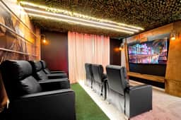 Modern 5 beds/ 5 baths Retreat~Pool - Image 2