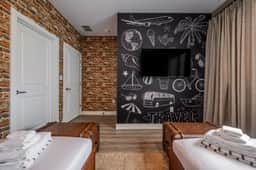 Luxury Family Townhouse Near Disney & Dining - Image 2