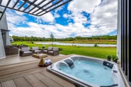 Luxury Family Townhouse Near Disney & Dining - Image 4