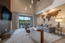 Luxury Family Townhouse Near Disney & Dining - Image 2