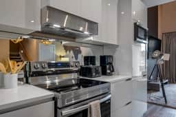 Stylish Townhouse Near Disney for Families - Image 5