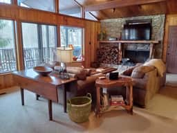 Lovely Cabin - Sleeps 12 - Close to Hatley Pointe - Image 2