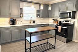 Bainbridge 4BR/2BA Family Retreat Home - Image 3
