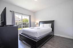 EV_89270 - Paradise Manor - Image 5