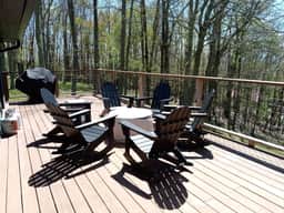 Adorable comfort on 2 acres close to hiking trails - Image 2