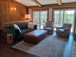 Adorable comfort on 2 acres close to hiking trails - Image 4