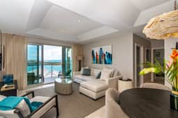Rose Quartz - 2 Bedroom Luxury Suite with Ocean - Image 2