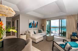 Jade - 2-Bed Luxury Suite with Ocean Views - Image 2