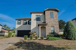 3BR Balmoral Home with Private Pool & Loft - Image 5