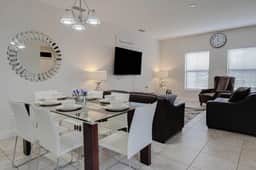 3BR Balmoral Townhome Steps from Amenities - Image 2