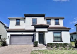 6BR Balmoral Home with Private Pool - Image 3
