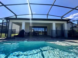 4BR Balmoral Pool Home with Water Views - Image 5