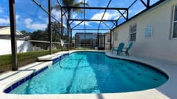 Recently upgraded home with pool, near golf! - Image 3