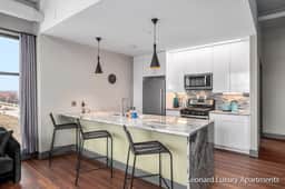 Waterfront Views Apartment - Leonard Building - Image 3