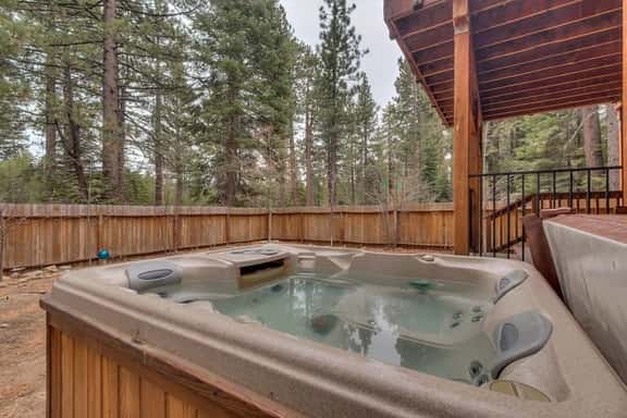 Lukins Lodge by the Lake | Hot Tub - Image 1