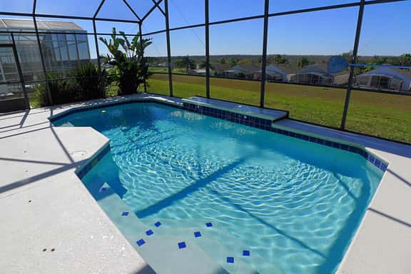 Overlooking the golf course, spacious interior! - Image 1