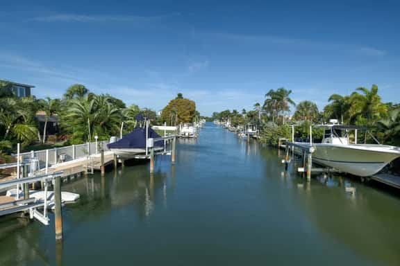 Spectacular views! By LoveRentals - Image 1