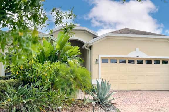 Convenient to restaurants, pool, golf views - Image 1