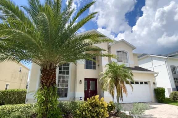 Spacious, Modern and clean pool home with spa! - Image 1