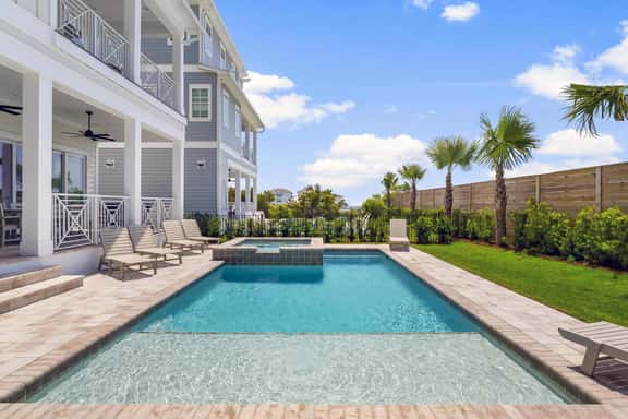 Tango Waves With Pool, Elevator, And Beach Views - Image 1