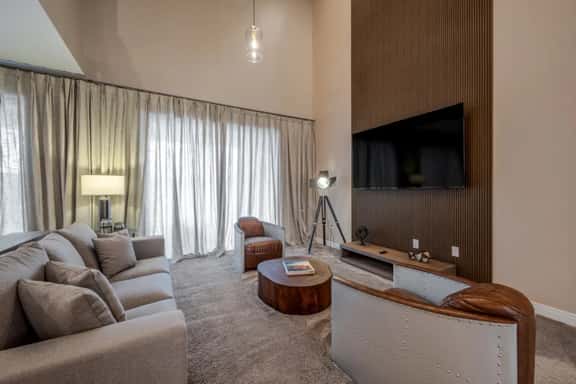 Luxury Family Townhouse Near Disney & Dining - Image 1