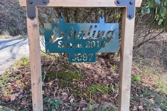 Lovely Cabin - Sleeps 12 - Close to Hatley Pointe - Image 1