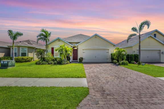 Lake Front Villa - Image 1
