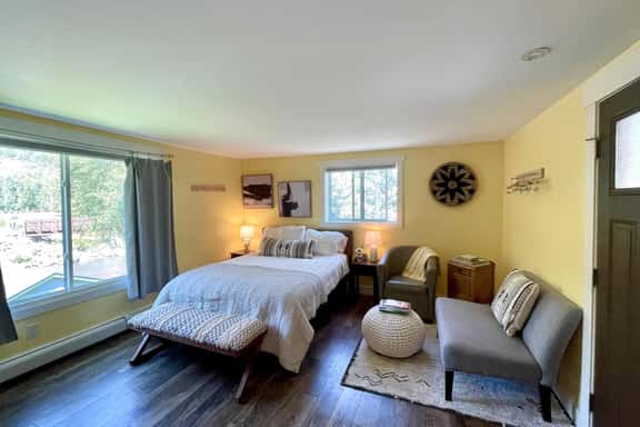 Mountain Retreat On The Water - Image 1