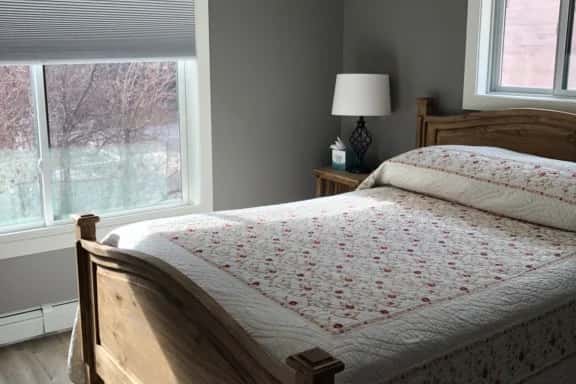 Quaint Queen Mountain Getaway - Image 1