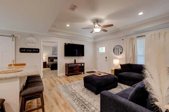 Clanton Cottage - A Modern Getaway in Thomasville - Image 1