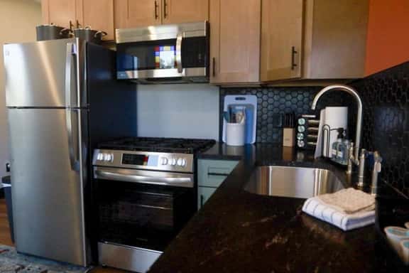 Modern Queen Apartment at The Victorian Unit E - Image 1