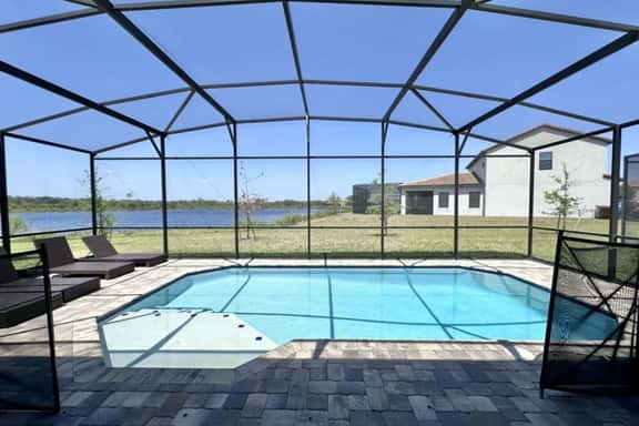 4BR Balmoral Home with Private Pool - Image 1