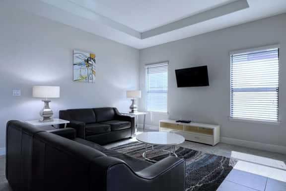 4BR Balmoral Home with Pool & Lake Views - Image 1