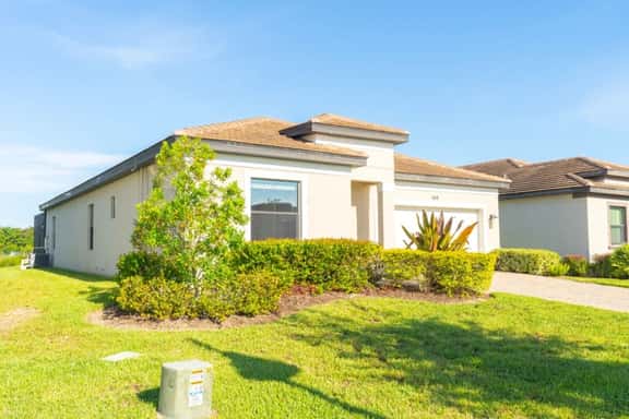 3BR Balmoral Home with No Rear Neighbors - Image 1