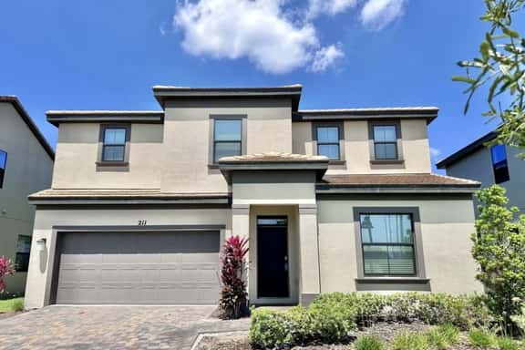 6BR Balmoral Home with Private Pool - Image 1