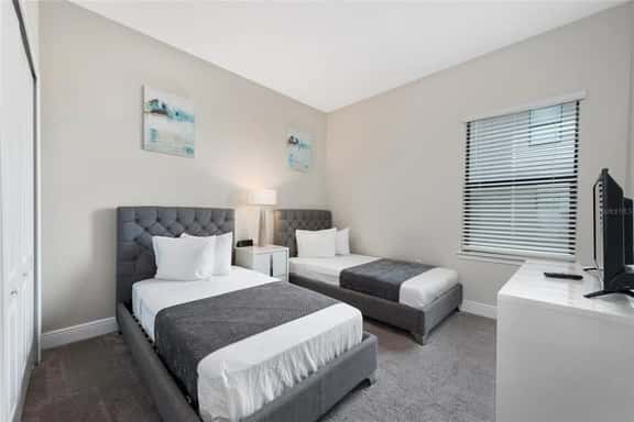4BR Balmoral Home with Private Pool & Views - Image 1