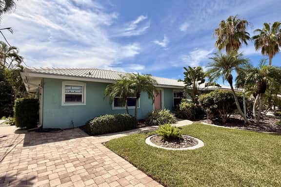 Sand Dollar Beach Side Villa - Image 1