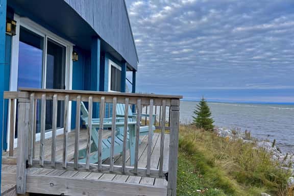 Tranquil Lakeside Retreat in Paradise, Michigan - Image 1