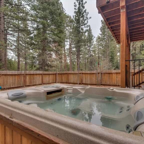 Lukins Lodge by the Lake | Hot Tub - Image 1