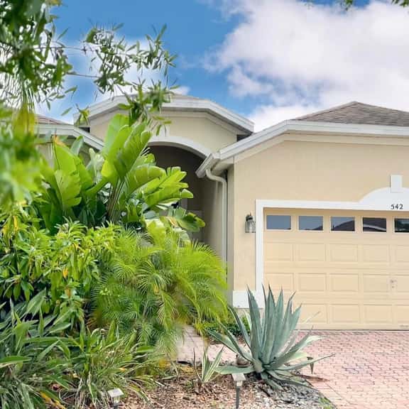 Convenient to restaurants, pool, golf views - Image 1